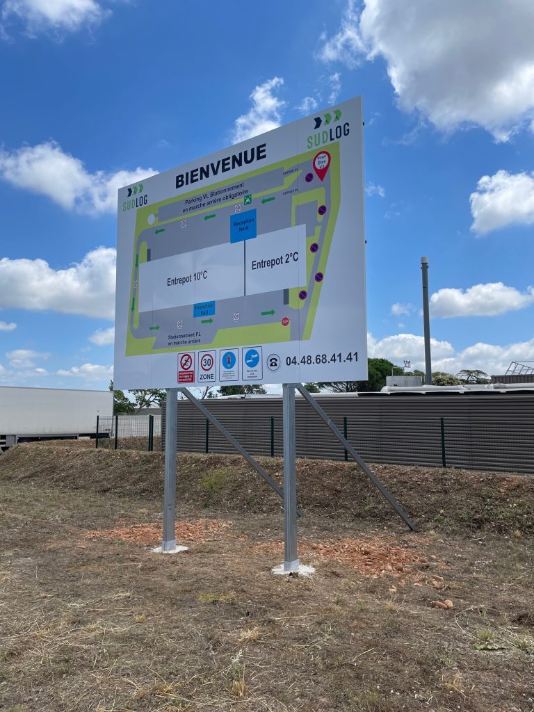 découvrez notre panneau de 8m², idéal pour vos projets d'affichage et de communication visuelle. conçu pour s'adapter à tous vos besoins, ce panneau allie qualité et robustesse pour une visibilité maximale.