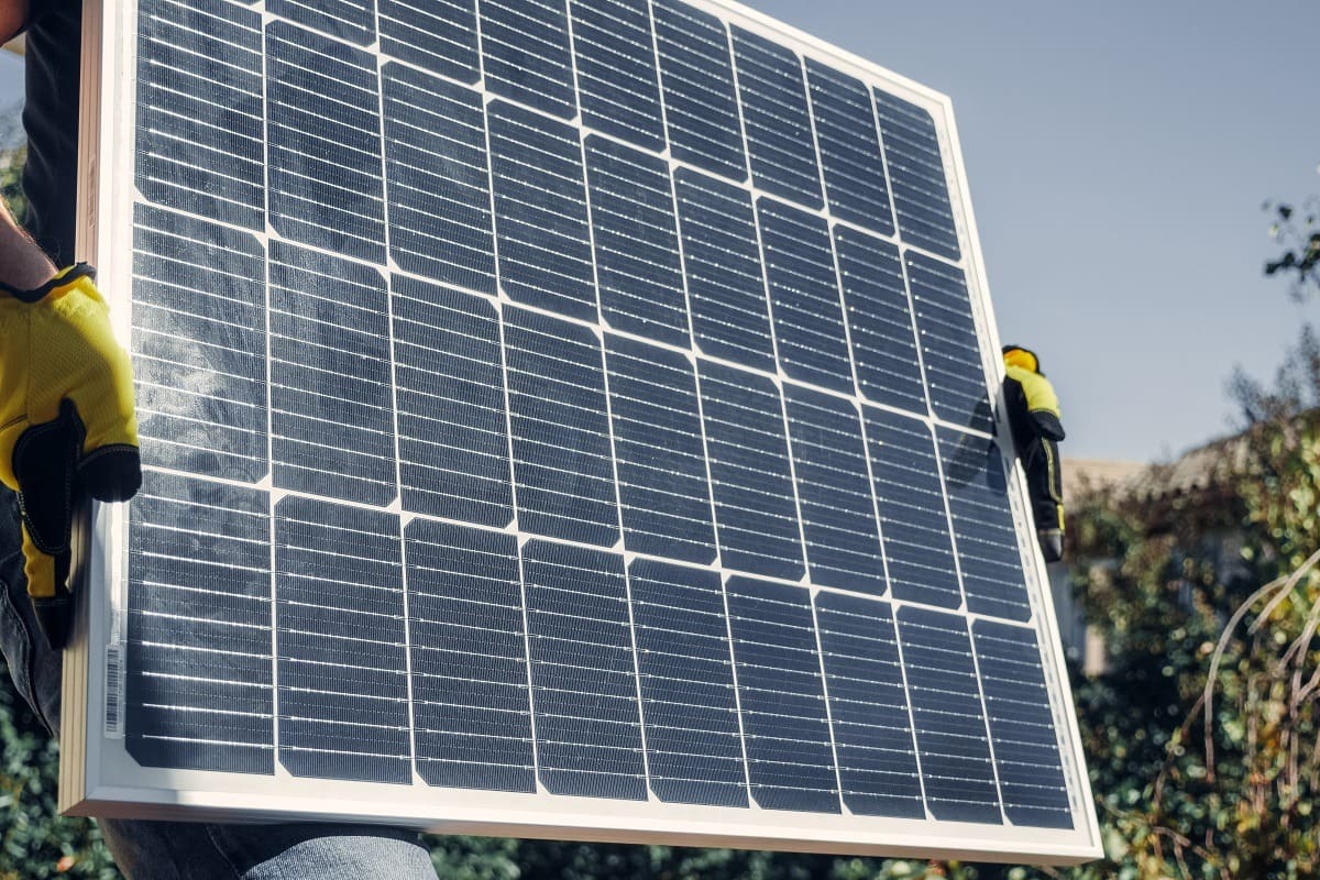 découvrez les avantages des panneaux bifaciaux pour toits, une solution innovante qui maximise la production d'énergie solaire en capturant la lumière des deux côtés. idéaux pour les particuliers et les entreprises, ces panneaux offrent une efficacité accrue et un rendement optimal.