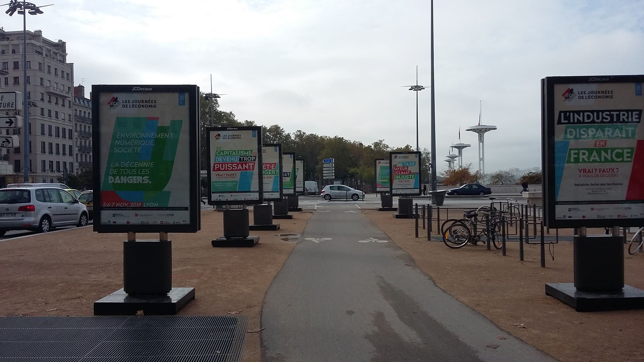 découvrez nos panneaux de signalisation à lyon, conçus pour améliorer la sécurité et la circulation dans la ville. trouvez des solutions adaptées à vos besoins pour une meilleure orientation et visibilité.