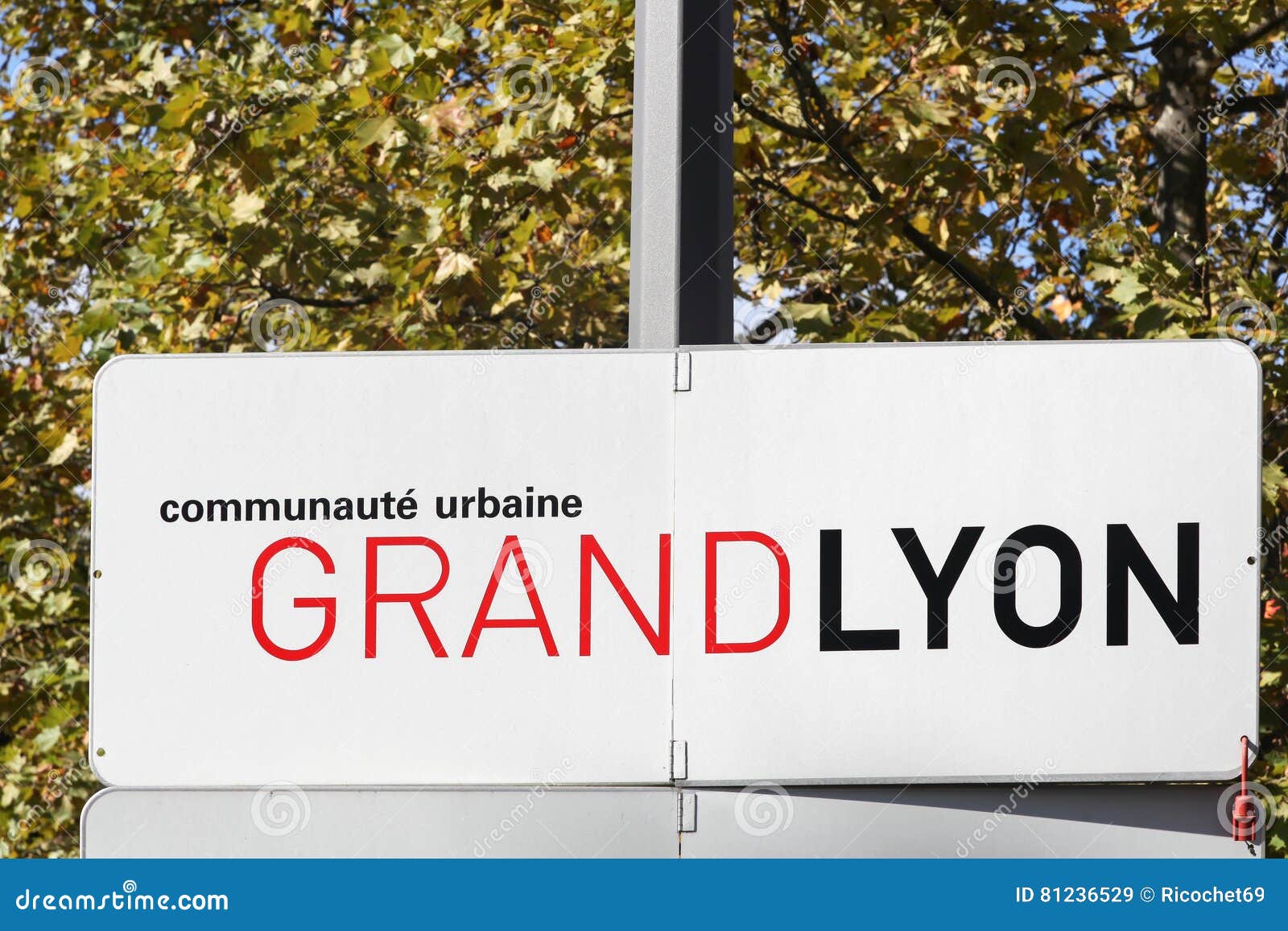 découvrez le panneau lyon, une vitrine dynamique des activités, événements et services de la métropole. restez informé et engagé avec les dernières nouvelles et offres dans la ville lumière.