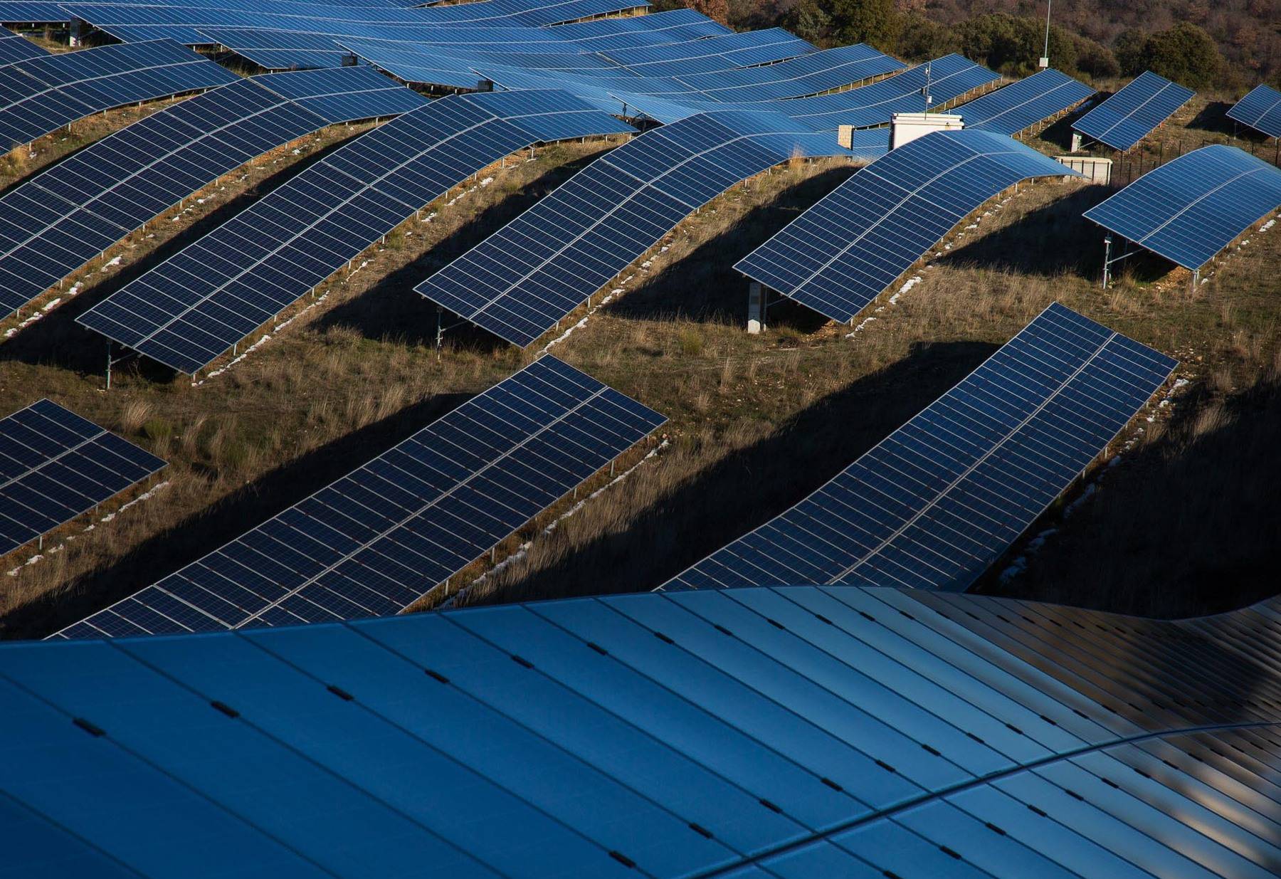 découvrez comment les panneaux photovoltaïques associant l'hydrogène révolutionnent la production d'énergie durable. cette technologie innovante permet de stocker l'énergie solaire plus efficacement tout en réduisant les émissions de carbone. informez-vous sur les avantages, le fonctionnement et les applications de cette solution énergétique du futur.