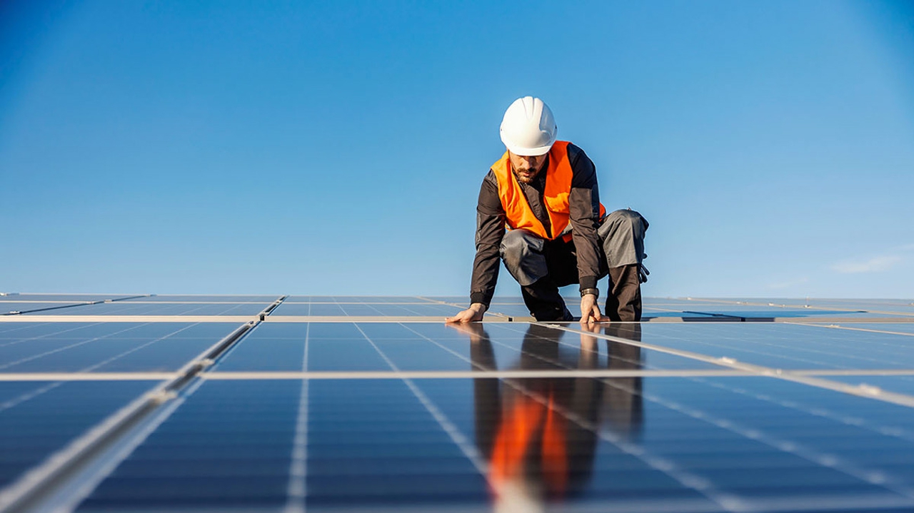 découvrez notre sélection de panneaux photovoltaïques d'occasion, une solution économique et écologique pour produire votre propre énergie. profitez de tarifs imbattables tout en contribuant à la préservation de l'environnement. idéal pour les ménages et les entreprises cherchant à réduire leur empreinte carbone.