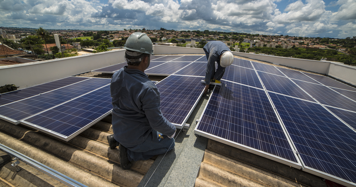 découvrez l'impact environnemental des panneaux photovoltaïques : avantages écologiques, réduction de l'empreinte carbone et implications pour la durabilité. informez-vous sur la manière dont cette source d'énergie renouvelable contribue à la protection de la planète.
