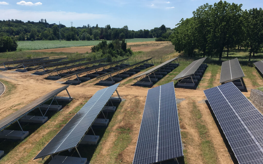 découvrez les avantages des panneaux photovoltaïques sol, votre solution éco-responsable pour produire de l'énergie renouvelable chez vous. transformez la lumière du soleil en électricité et réduisez votre empreinte carbone tout en réalisant des économies sur vos factures d'énergie.