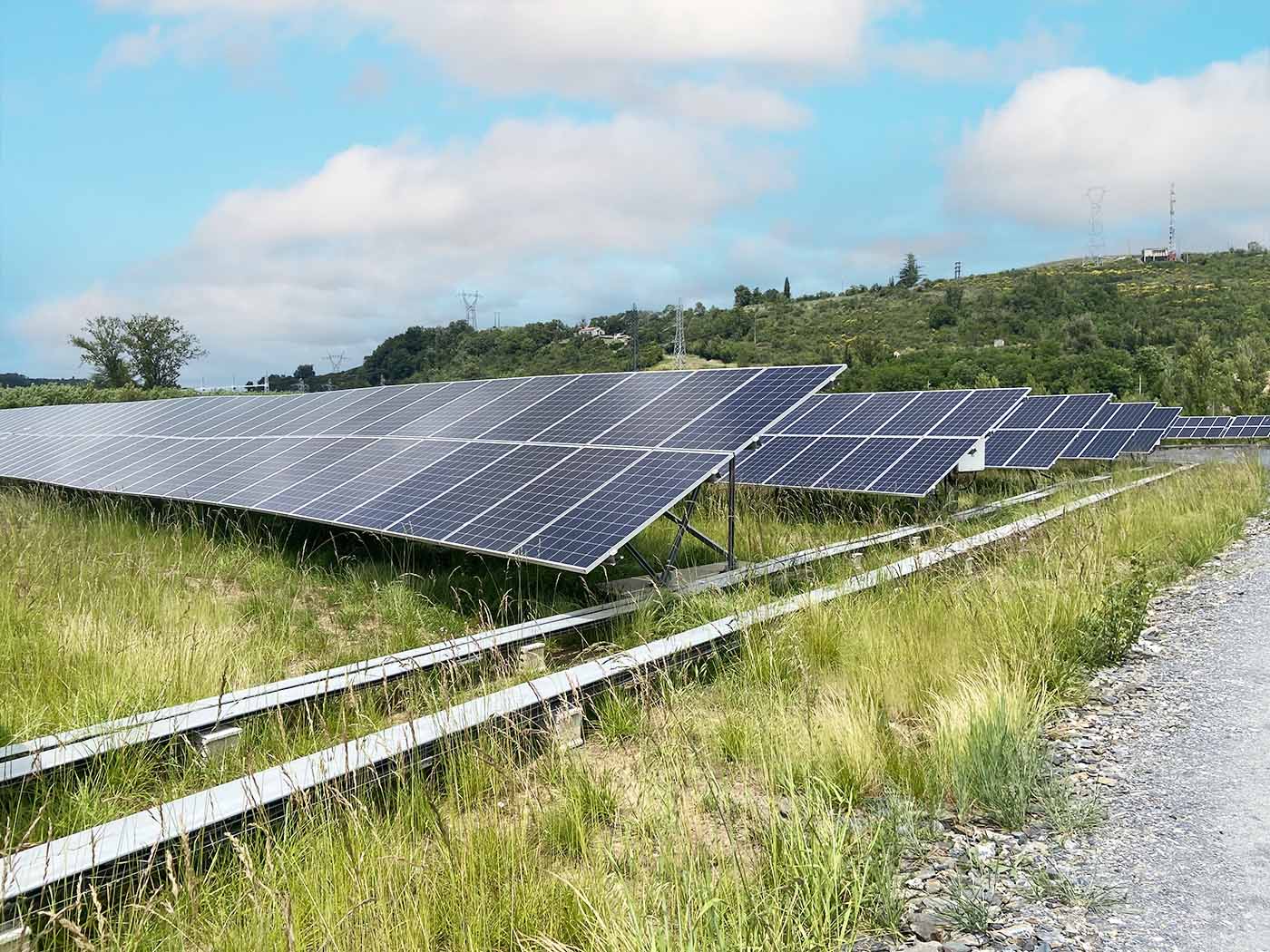 découvrez les avantages des panneaux photovoltaïques sol, une solution éco-responsable pour produire votre propre électricité à partir de l'énergie solaire. optimisez votre consommation énergétique tout en réduisant votre empreinte carbone grâce à une installation adaptée à vos besoins.