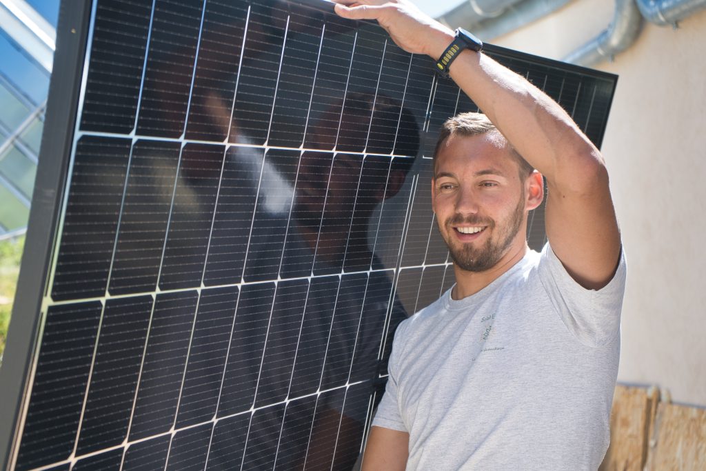 découvrez notre panneau solaire 3kw, une solution efficace et durable pour produire votre propre électricité. idéal pour les ménages souhaitant réduire leur empreinte carbone et réaliser des économies sur leur facture d'énergie.