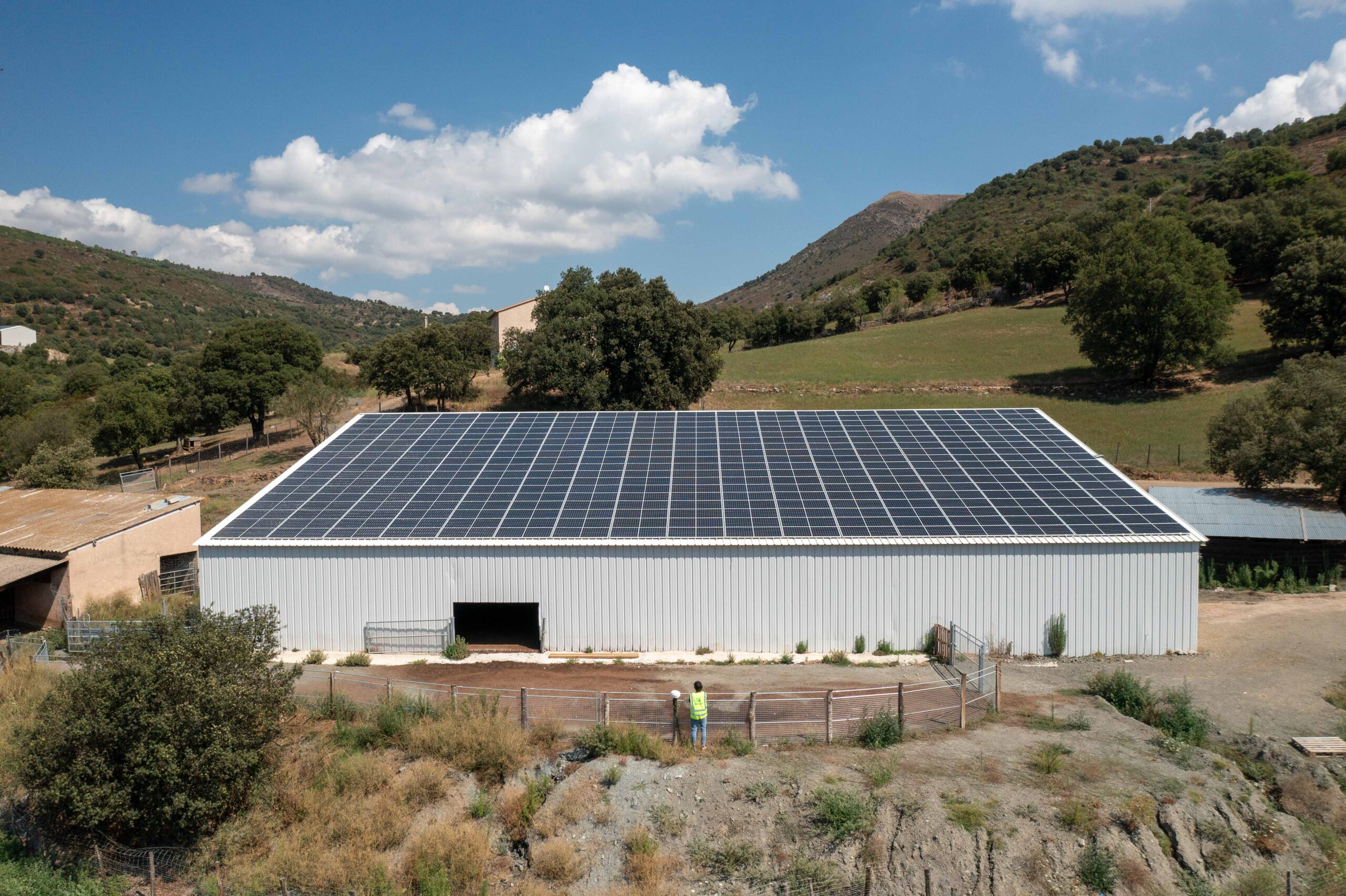 découvrez les avantages des panneaux solaires à ajaccio. profitez d'une énergie renouvelable, réduisez vos factures d'électricité et préservez notre planète grâce à des solutions adaptées à vos besoins. contactez-nous pour un devis personnalisé et rejoignez la transition énergétique.