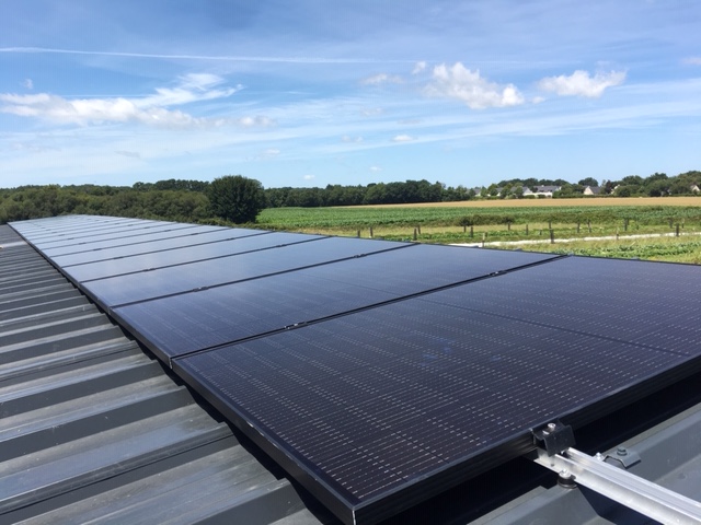 découvrez les avantages des panneaux solaires en bretagne : une solution écologique et économique pour profiter de l'énergie renouvelable. optimisez votre consommation d'énergie et contribuez à la préservation de l'environnement tout en valorisant votre habitation.