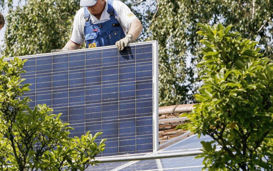 découvrez les avantages des panneaux solaires en bretagne : efficacité énergétique, économies sur vos factures d'électricité et respect de l'environnement. informez-vous sur les installations, les aides disponibles et les technologies innovantes adaptées à notre région.