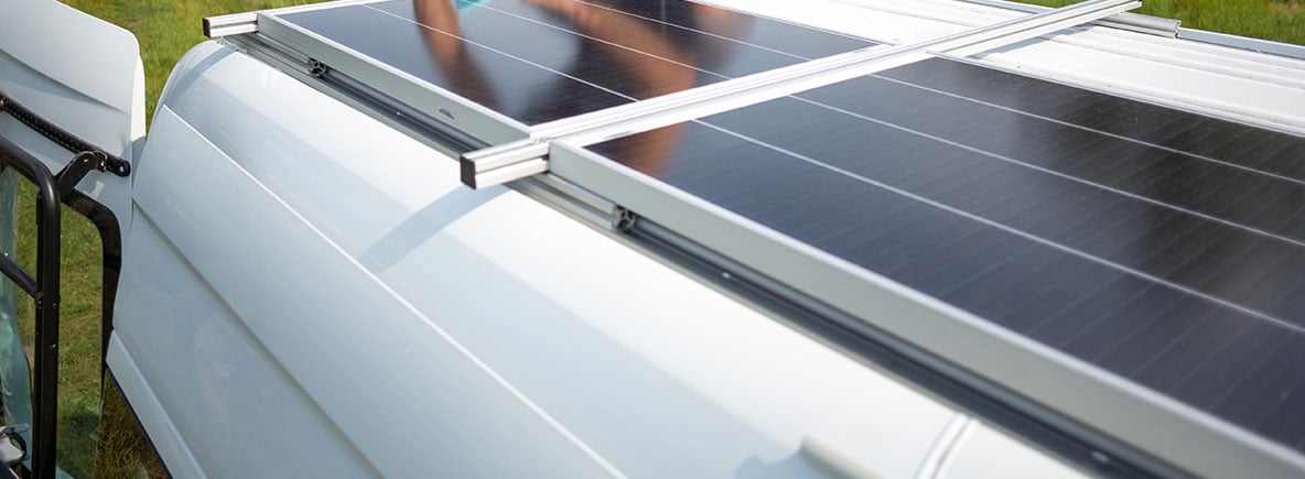 découvrez comment installer des panneaux solaires sur votre caravane pour profiter d'une autonomie énergétique lors de vos voyages. optimisez votre confort en camping avec des solutions solaires pratiques et écologiques.