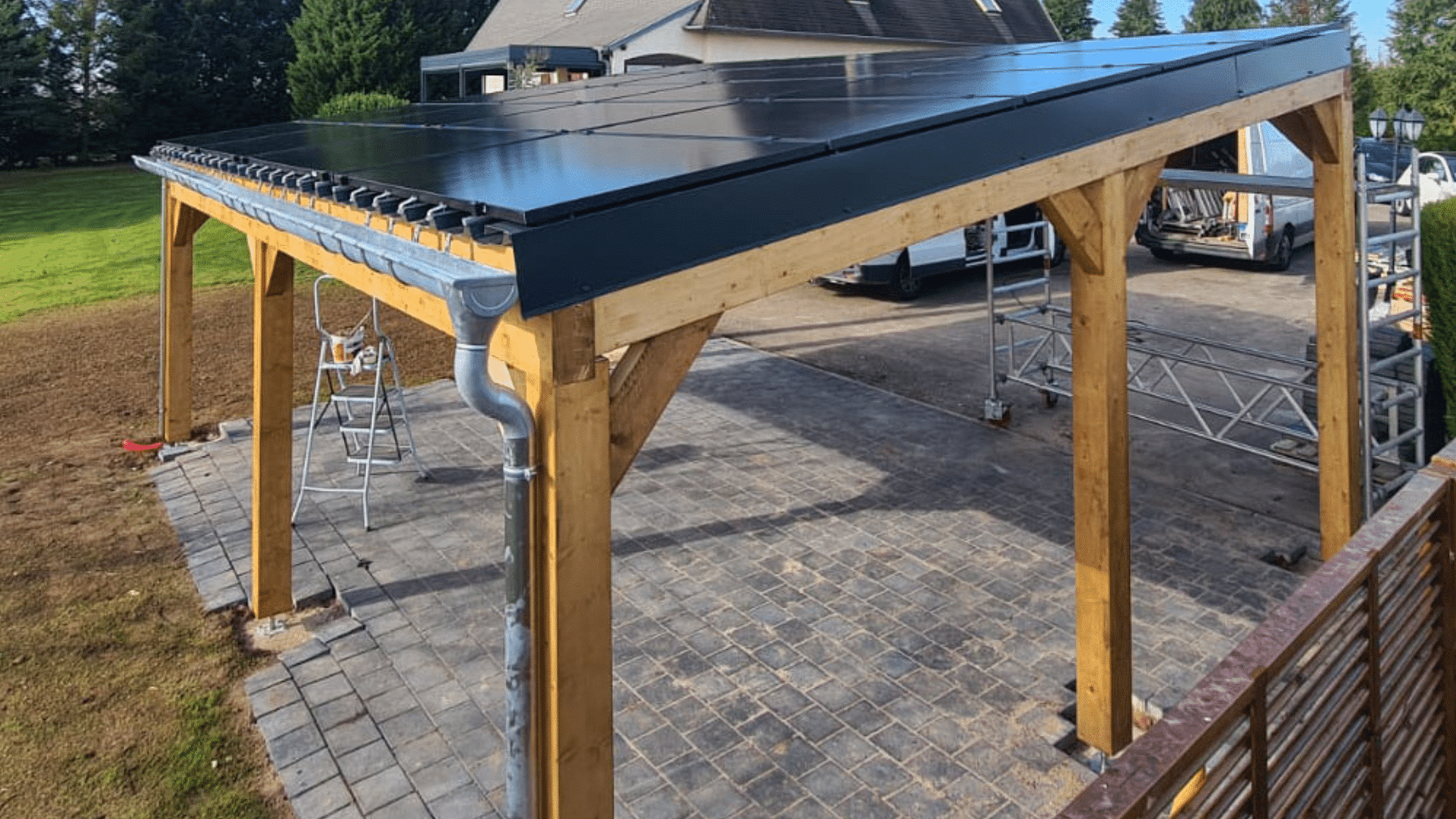 découvrez les avantages d'installer un panneau solaire sur votre carport. alliez esthétique et écologie en profitant d'une source d'énergie renouvelable, tout en protégeant votre véhicule des intempéries. optez pour une solution durable et économique pour votre maison!