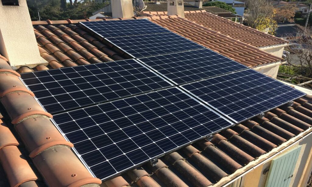 découvrez comment bénéficier du crédit d'impôt pour l'installation de panneaux solaires. profitez d'avantages fiscaux tout en contribuant à la transition énergétique et en réduisant vos factures d'électricité.