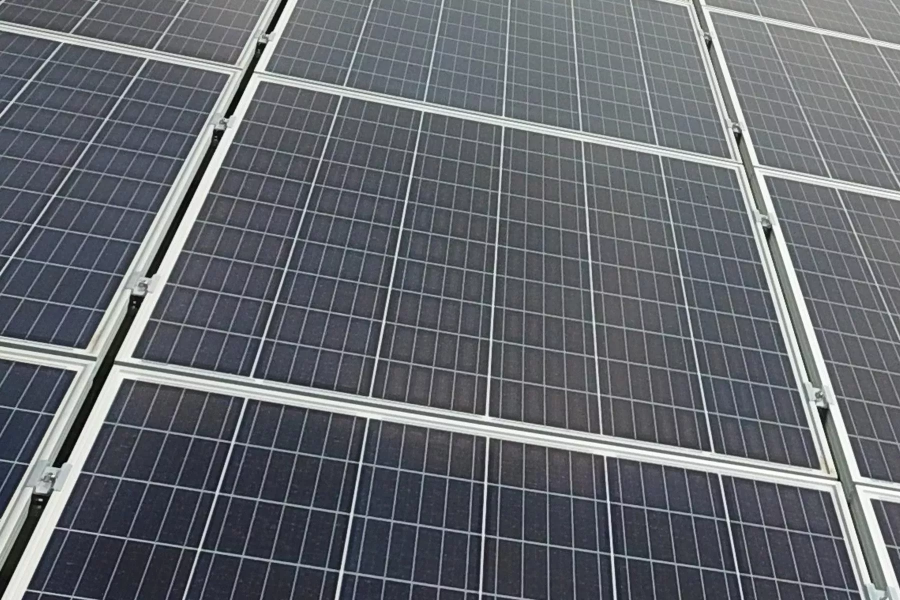 découvrez les causes et solutions pour les panneaux solaires défectueux. apprenez à diagnostiquer les problèmes, maximiser l'efficacité de votre système et garantir un rendement optimal de votre installation solaire.