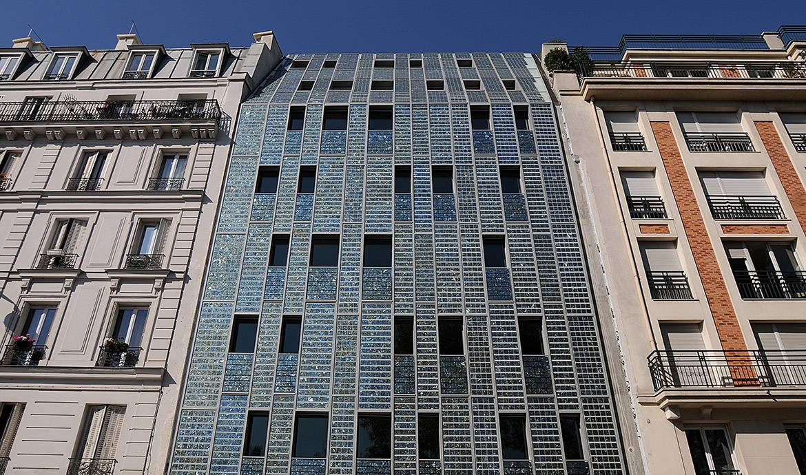 découvrez comment intégrer des panneaux solaires sur votre façade pour optimiser l'efficacité énergétique de votre maison tout en apportant une touche esthétique moderne. transformez votre espace avec des solutions écologiques et profitez d'une énergie renouvelable à portée de main.