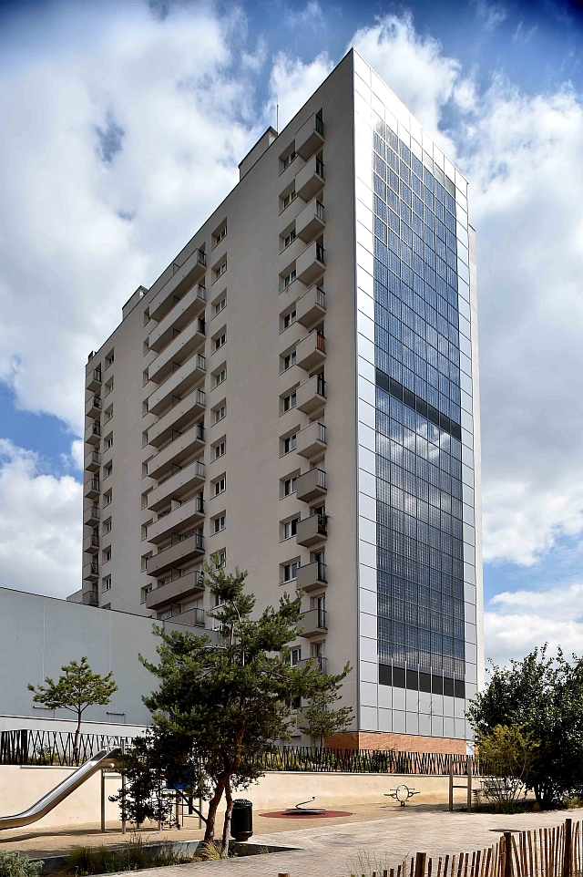 découvrez les avantages des panneaux solaires pour façade, une solution innovante et esthétique pour produire de l'énergie renouvelable tout en valorisant votre espace. optimisez votre consommation énergétique tout en intégrant la technologie durable à votre bâtiment.