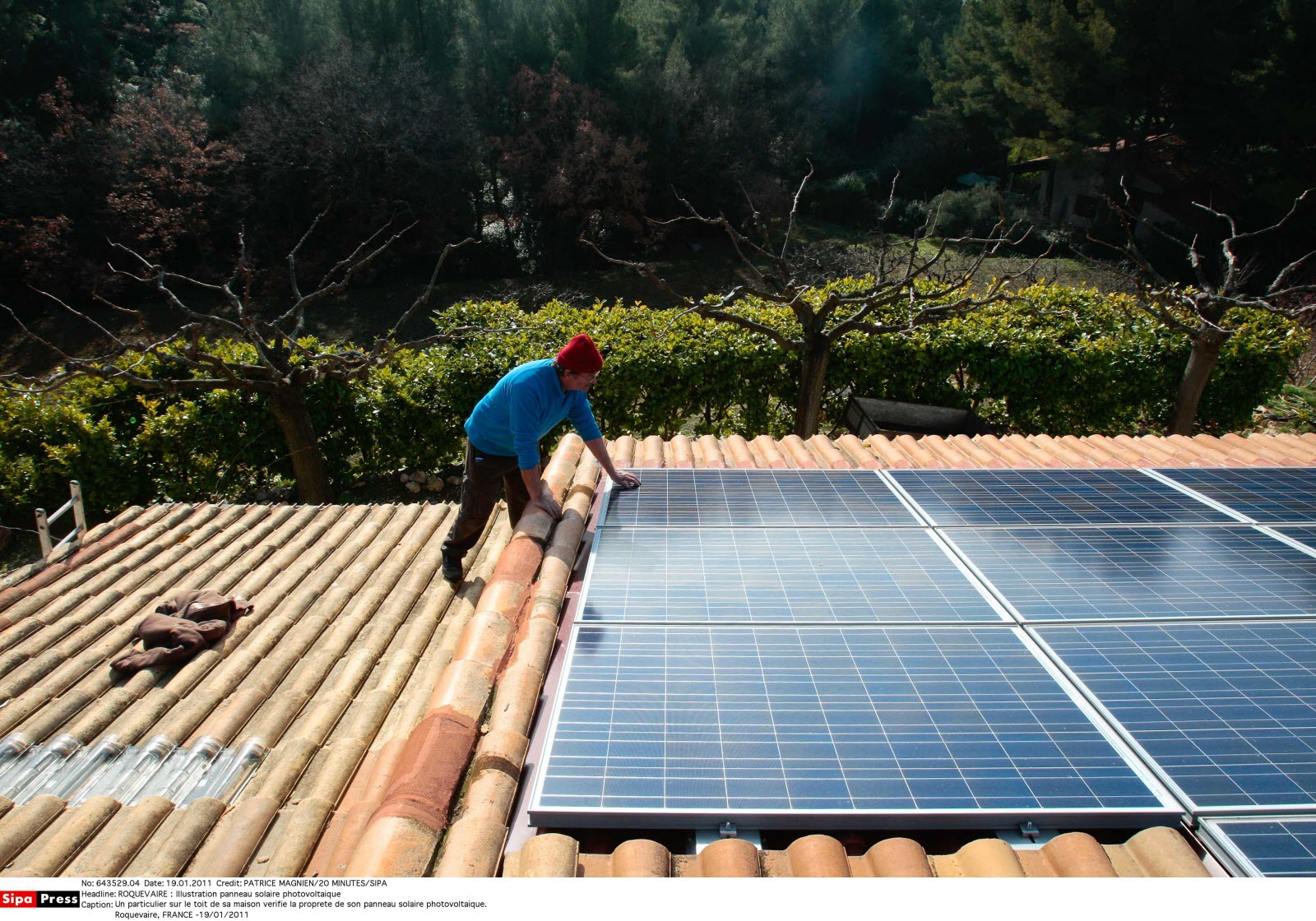découvrez tout sur les panneaux solaires en france : avantages, installations, subventions et technologies pour une transition énergétique réussie. optez pour une énergie verte et réduisez votre empreinte carbone dès aujourd'hui !
