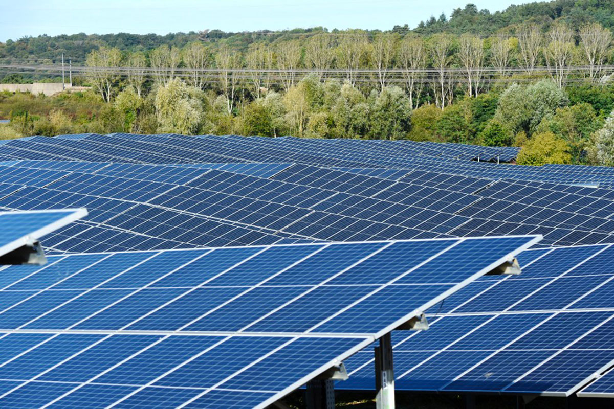 découvrez tout sur les panneaux solaires en france : avantages, installations, subventions et choix des meilleurs modèles pour réduire votre facture d'énergie tout en préservant l'environnement.