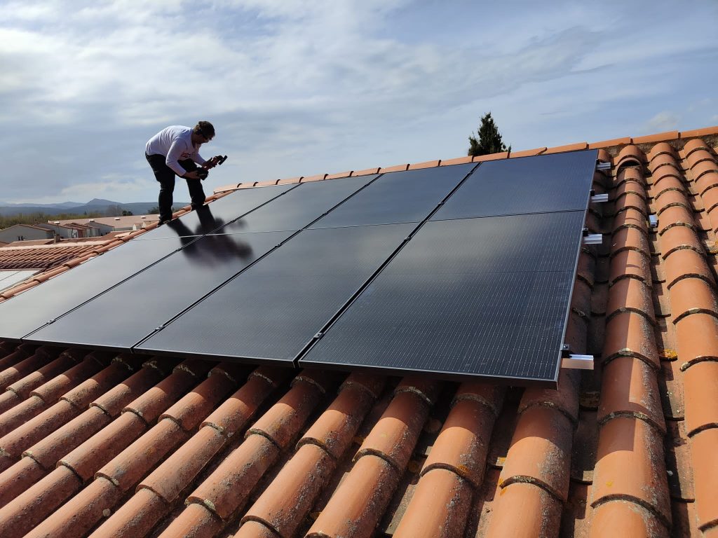 découvrez les avantages des panneaux solaires en france : réduisez votre facture d'électricité, contribuez à la transition énergétique et profitez des aides gouvernementales pour une installation éco-responsable.
