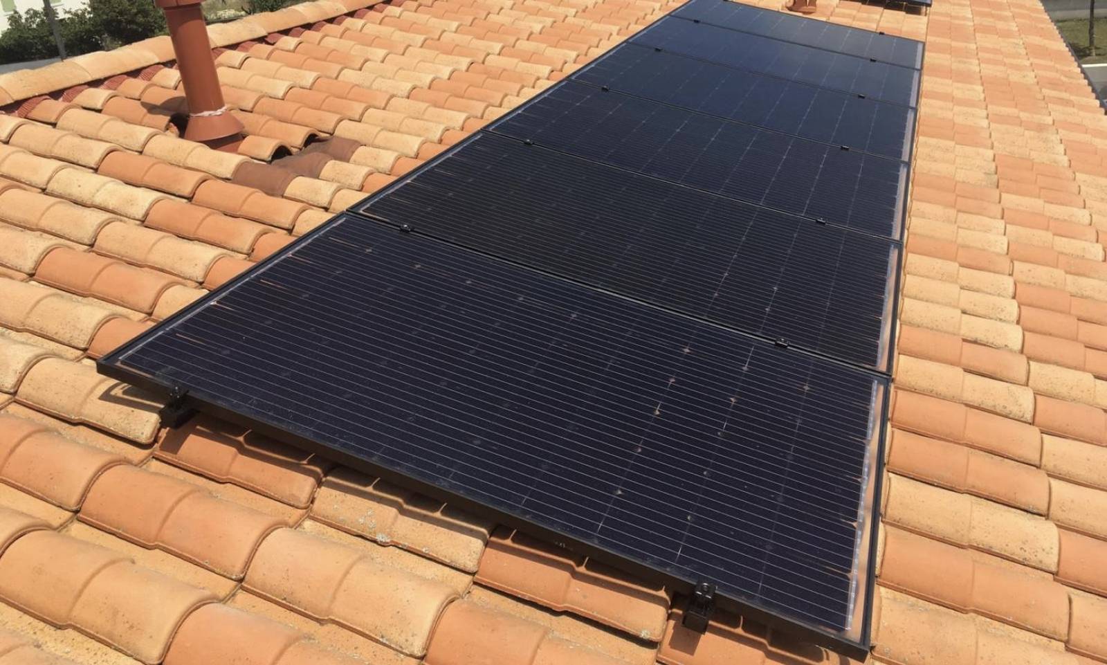 découvrez nos solutions de panneaux solaires à lyon pour une énergie renouvelable et économique. optez pour l'écologie tout en réduisant votre facture d'électricité grâce à nos offres sur mesure.