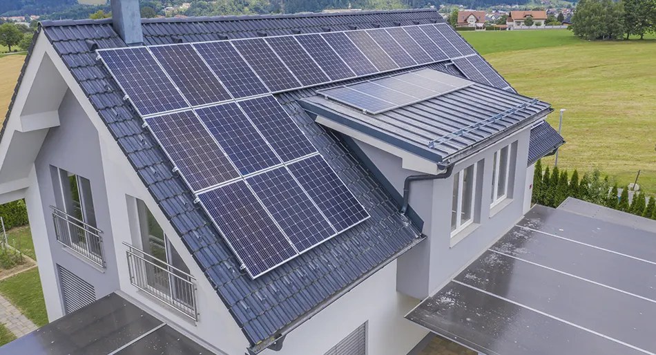 découvrez comment intégrer des panneaux solaires dans votre maison pour profiter d'une énergie renouvelable, réduire vos factures d'électricité et contribuer à la protection de l'environnement.