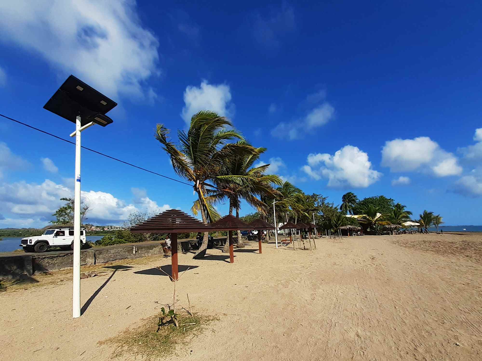 découvrez les avantages des panneaux solaires à mayotte ! profitez de l'énergie renouvelable, réduisez vos factures d'électricité et contribuez à la protection de l'environnement grâce à des solutions photovoltaïques adaptées à votre habitat. explorez nos options pour un avenir durable à mayotte.