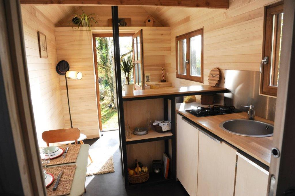 découvrez comment installer des panneaux solaires sur votre mobil-home pour profiter d'une énergie renouvelable, réduire vos factures d'électricité et vivre de manière plus autonome tout en préservant l'environnement.