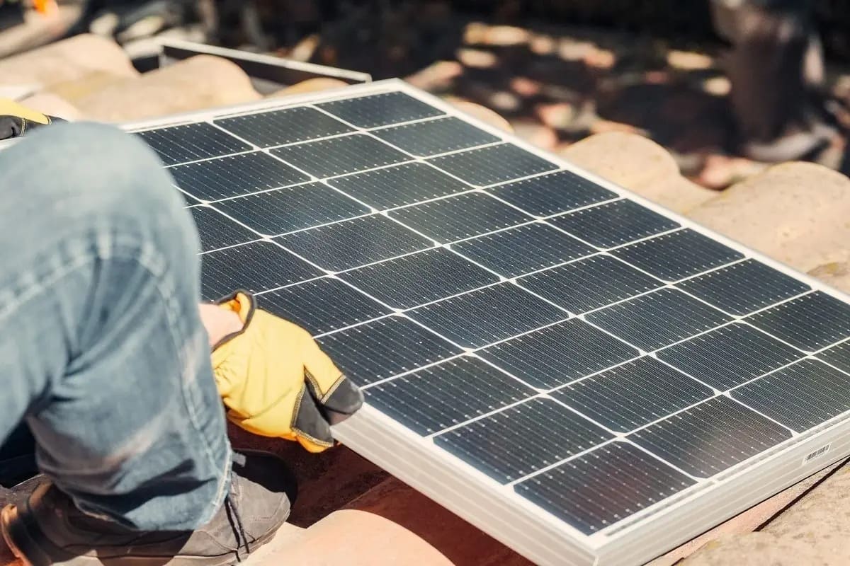 découvrez les raisons pour lesquelles votre panneau solaire ne charge pas et comment résoudre efficacement ce problème. obtenez des conseils pratiques et des solutions pour maximiser l'efficacité de votre système solaire.
