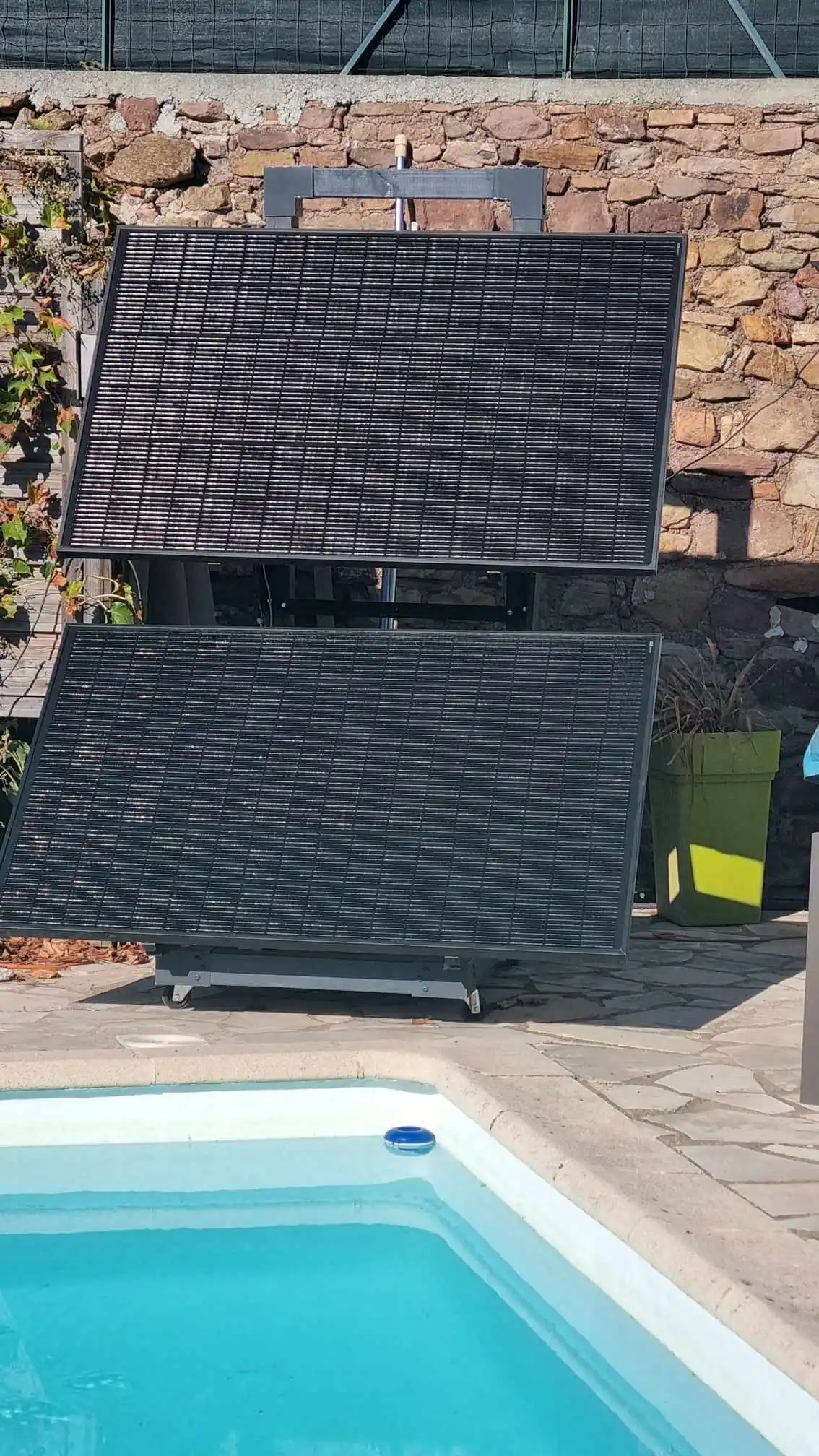 découvrez comment un panneau solaire peut transformer le chauffage de votre piscine en une solution économique et écologique. profitez d'une baignade agréable tout en réduisant votre empreinte carbone avec notre guide sur les panneaux solaires pour piscines.