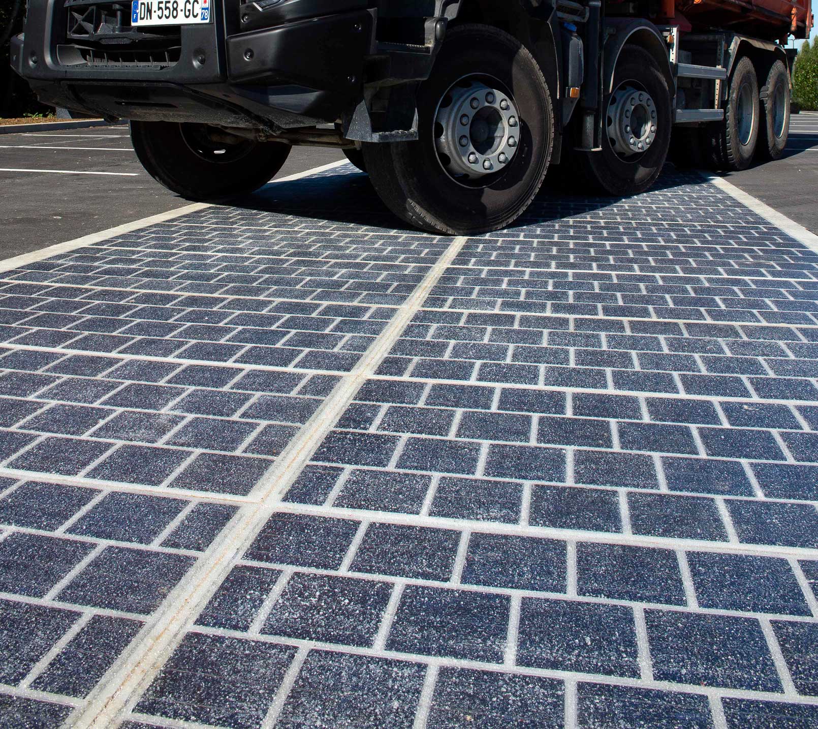 découvrez les avantages des panneaux solaires conçus pour les routes, alliant innovation et développement durable. apprenez comment ces technologies écologiques permettent de produire de l'énergie tout en améliorant la sécurité routière et en réduisant l'empreinte carbone.