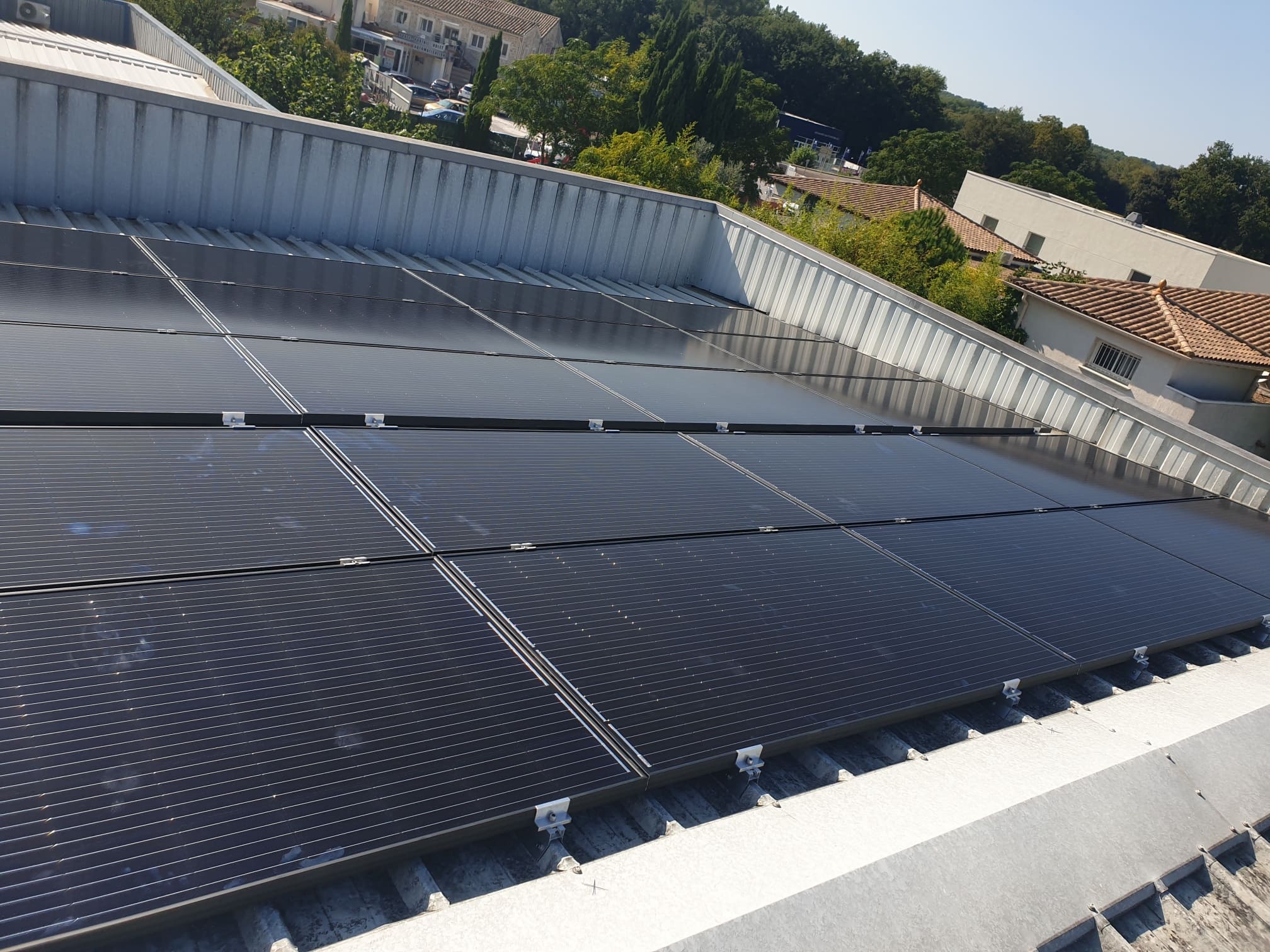découvrez comment un panneau solaire peut fonctionner même sans soleil direct. apprenez les principes de l'énergie solaire, les technologies innovantes et les solutions pour optimiser la production d'énergie, même par temps nuageux. transformez votre consommation d'énergie avec des systèmes performants et durables.