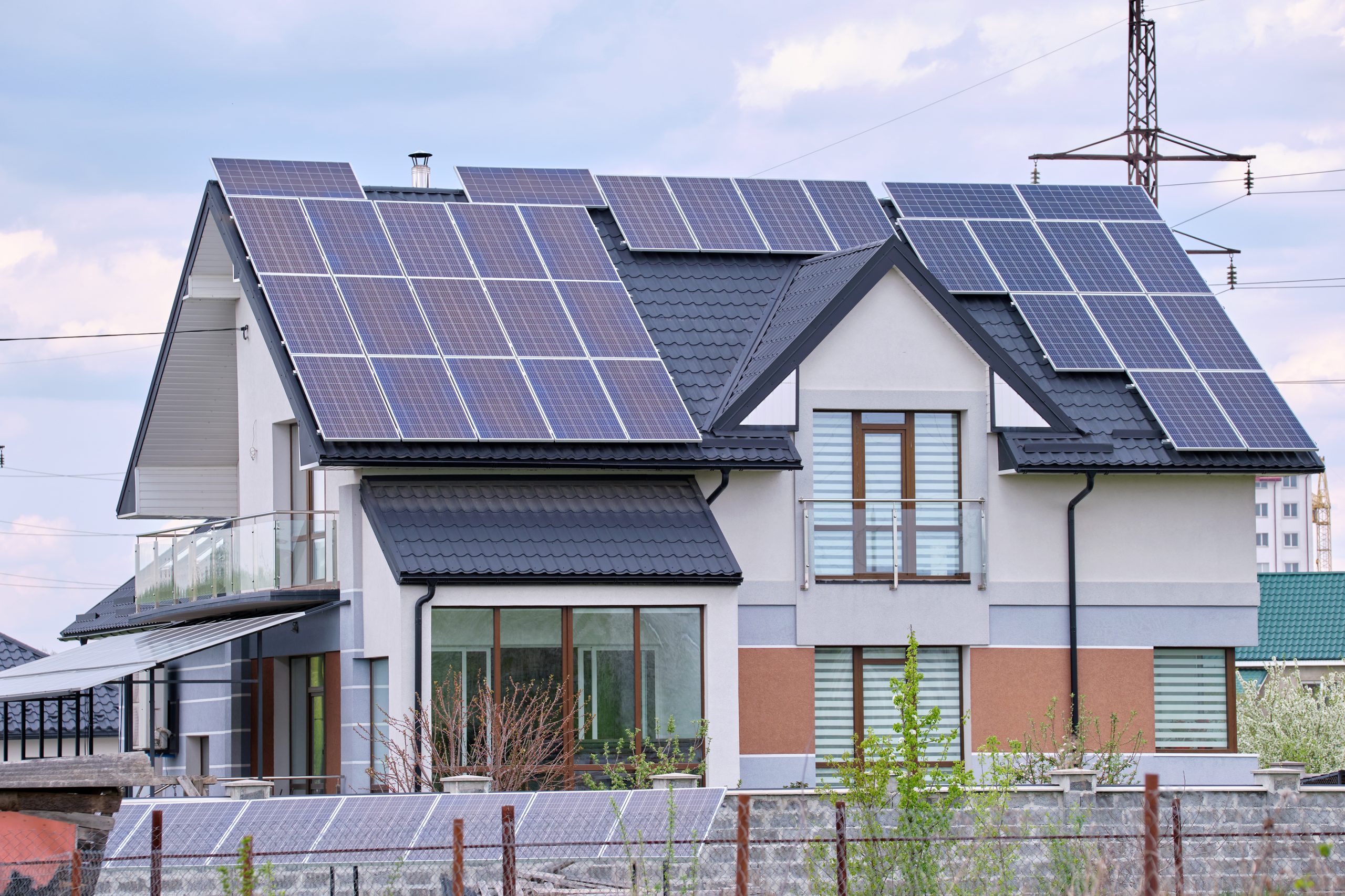 découvrez comment maximiser l'efficacité énergétique de votre maison avec nos panneaux solaires pour toiture. profitez d'une installation professionnelle et d'économies sur vos factures d'électricité tout en contribuant à la protection de l'environnement.