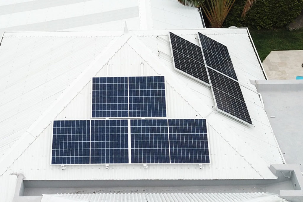 découvrez les avantages des panneaux solaires pour votre toiture. optimisez votre consommation d'énergie, réduisez votre empreinte carbone et augmentez la valeur de votre maison tout en bénéficiant d'une source d'énergie renouvelable. informez-vous sur les options, l'installation et les subventions disponibles.