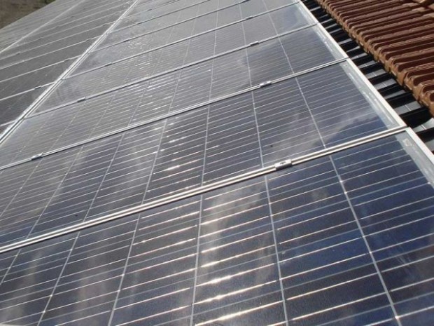 découvrez notre usine spécialisée dans la fabrication de panneaux solaires de haute qualité. engagée en faveur de l'énergie durable, nous offrons des solutions innovantes pour répondre à vos besoins en énergie renouvelable.