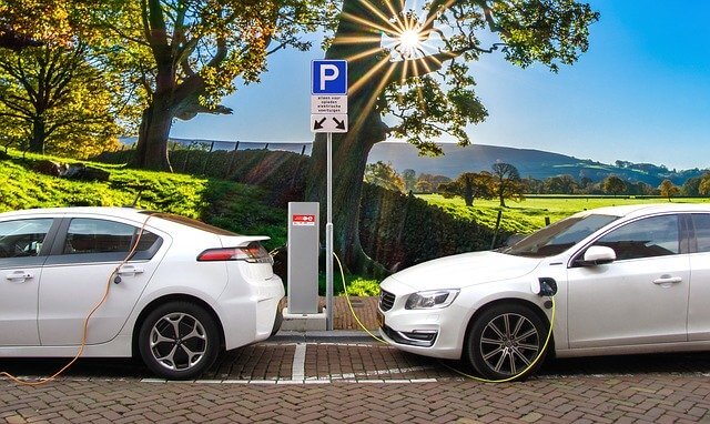 découvrez les avantages des panneaux solaires pour voiture, une solution innovante pour alimenter vos trajets tout en respectant l'environnement. optimisez l'autonomie de votre véhicule électrique grâce à cette technologie durable et économique.