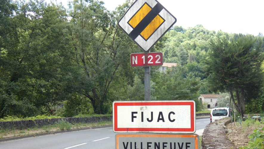 découvrez notre collection de panneaux traditionnels (panneau trad.) pour embellir vos espaces extérieurs et intérieurs. conçus avec des matériaux de qualité, ces panneaux allient esthétique et durabilité, tout en apportant une touche d'authenticité à votre décoration.