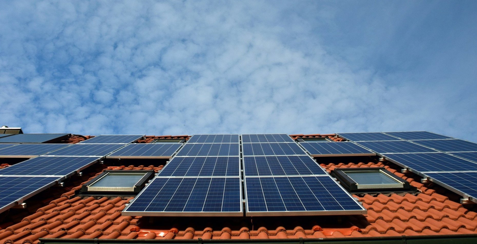 découvrez les panneaux photovoltaïques, une solution écologique et économique pour produire votre propre énergie solaire. apprenez comment ces dispositifs captent la lumière du soleil pour alimenter votre maison tout en réduisant votre empreinte carbone.