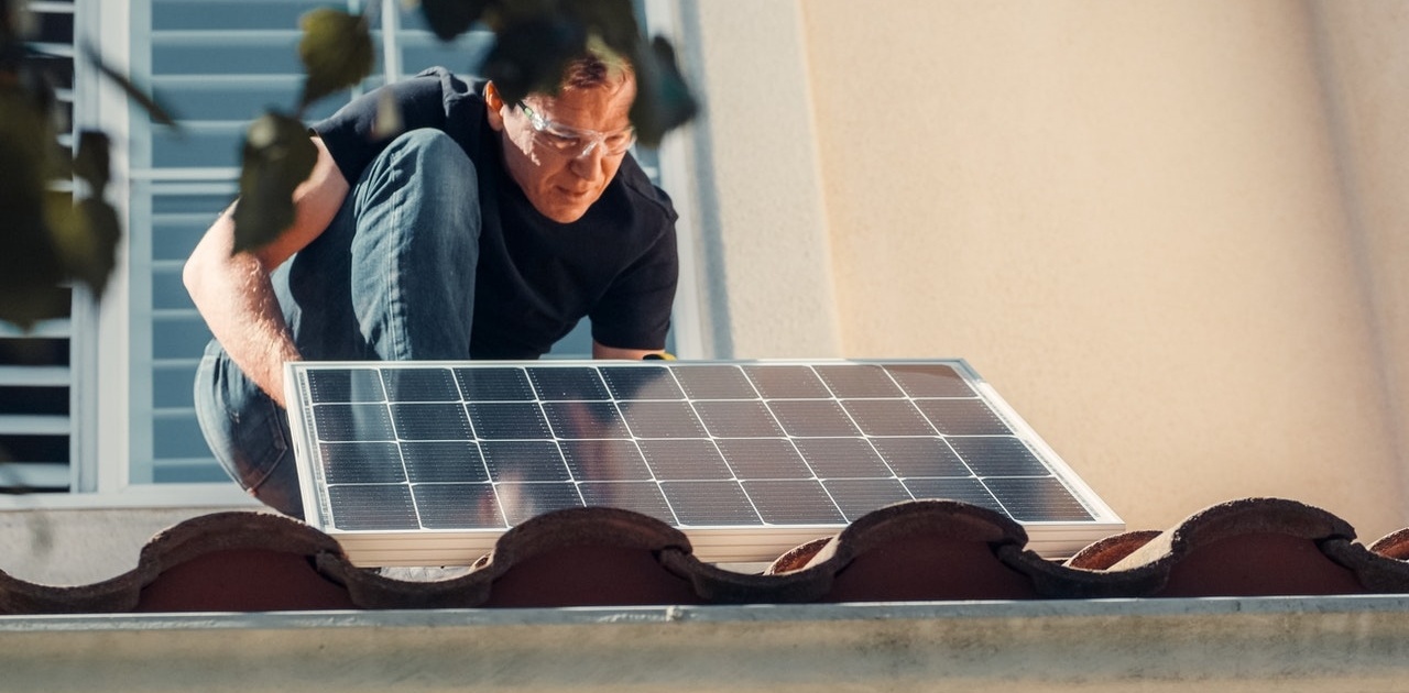 découvrez les panneaux solaires intégrés, une solution innovante pour optimiser l'efficacité énergétique de votre habitation tout en préservant l'esthétique de votre toit. alliez performance et design pour une transition énergétique réussie.