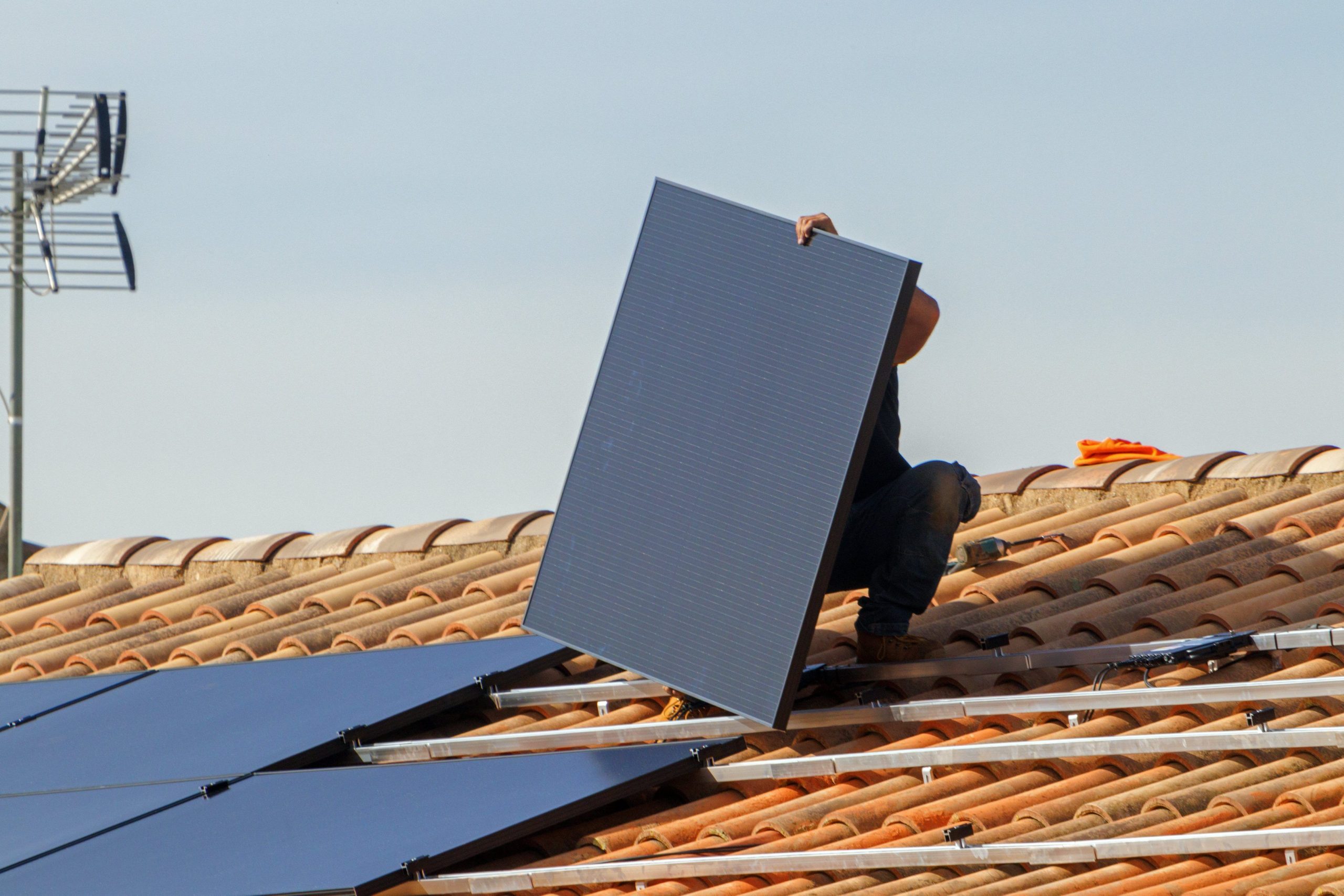 découvrez les avantages des panneaux solaires pour votre maison : énergie renouvelable, économies sur vos factures d'électricité et impact positif sur l'environnement. optez pour une solution durable et économisez tout en préservant la planète.