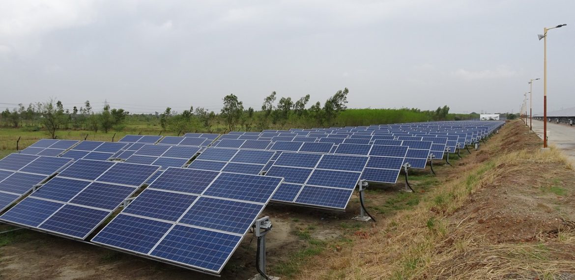 découvrez les avantages des panneaux solaires au sol : une solution écologique et rentable pour produire de l'énergie renouvelable. maximisez votre production d'électricité tout en préservant l'environnement.