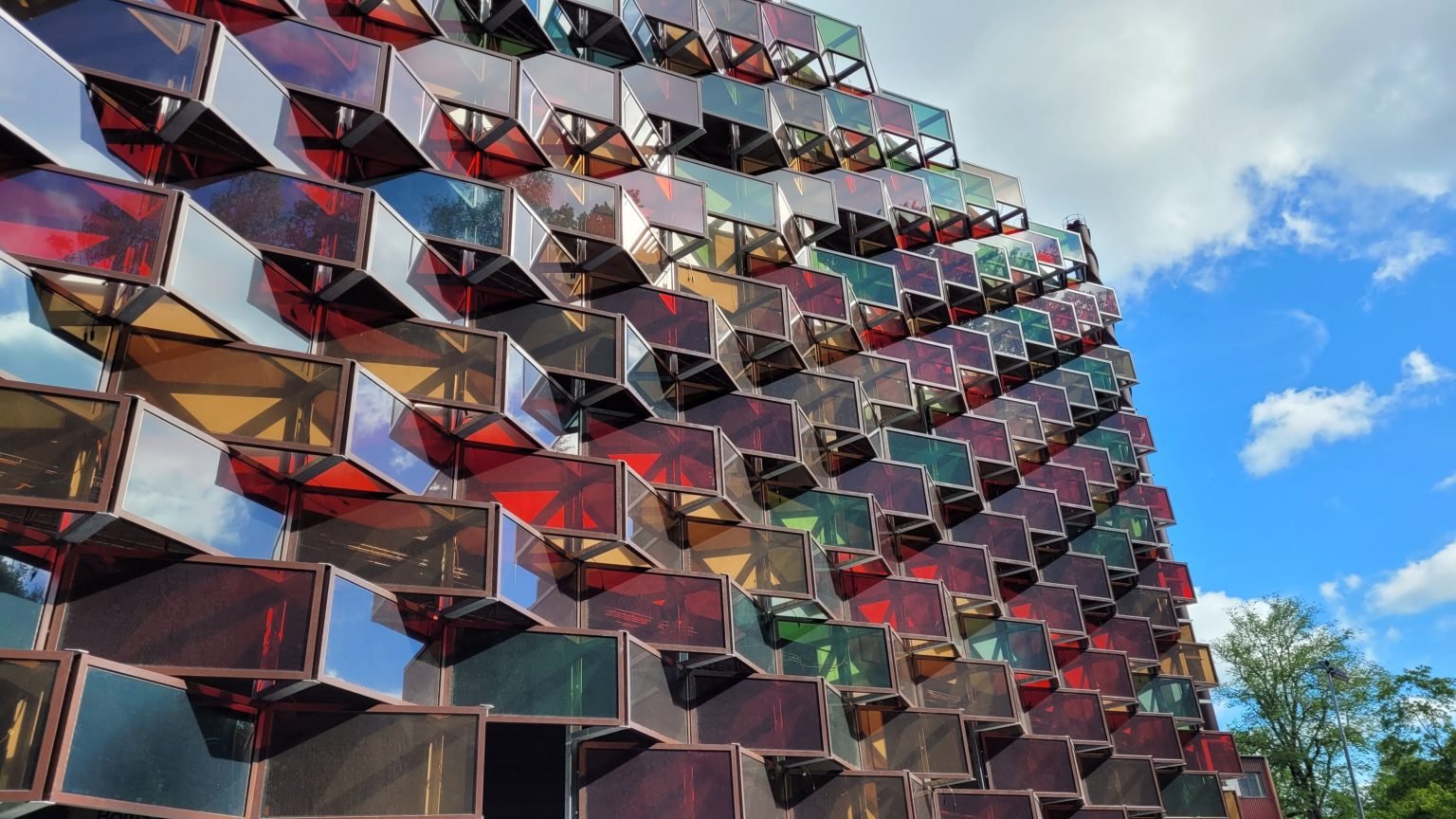 découvrez comment les panneaux solaires sur façade transforment votre espace en une source d'énergie renouvelable tout en améliorant l'esthétique de votre bâtiment. optez pour une solution durable et économique dès aujourd'hui !