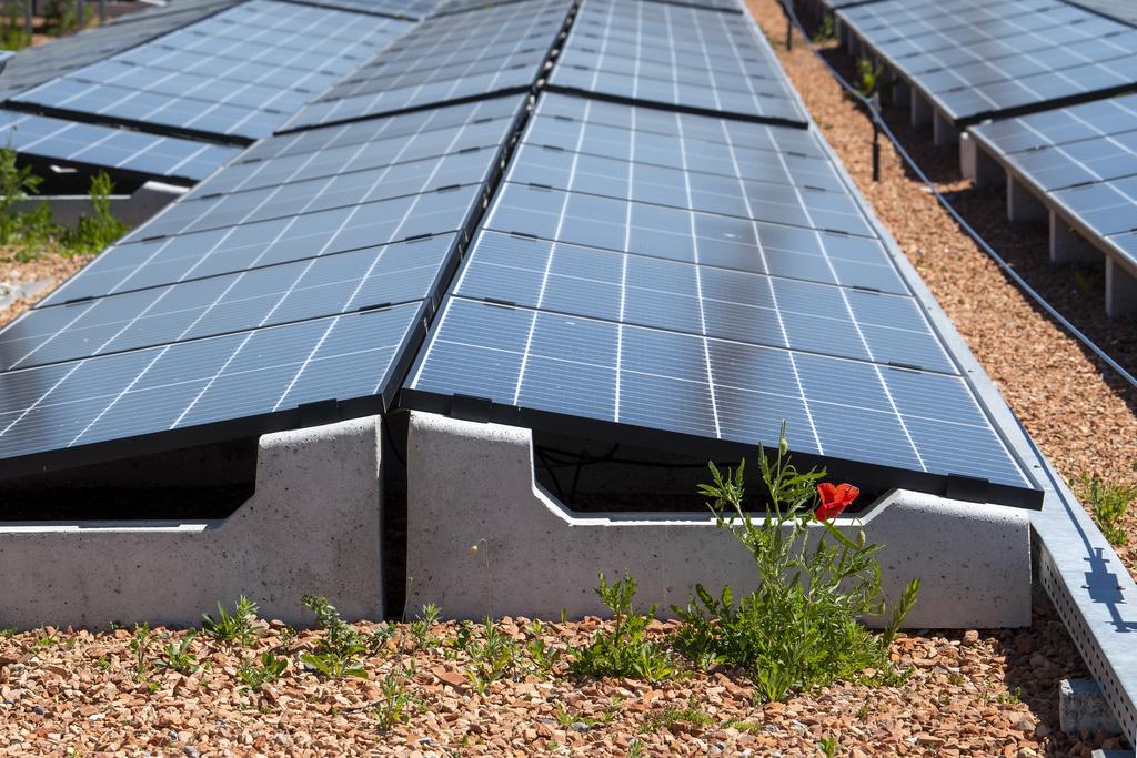 découvrez les avantages des panneaux solaires façade pour optimiser l'énergie de votre bâtiment tout en préservant son esthétique. explorez nos solutions innovantes et durables qui allient efficacité énergétique et design moderne.
