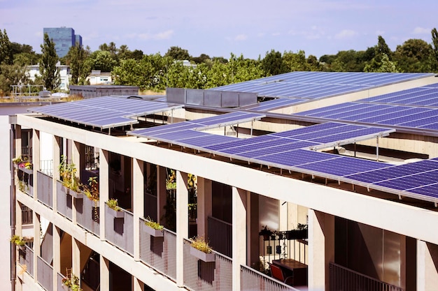 découvrez comment l'installation de panneaux solaires sur les immeubles peut réduire les factures d'énergie, améliorer l'efficacité énergétique et contribuer à un environnement durable. transformez votre bâtiment en un espace écologique tout en réalisant des économies substantielles.