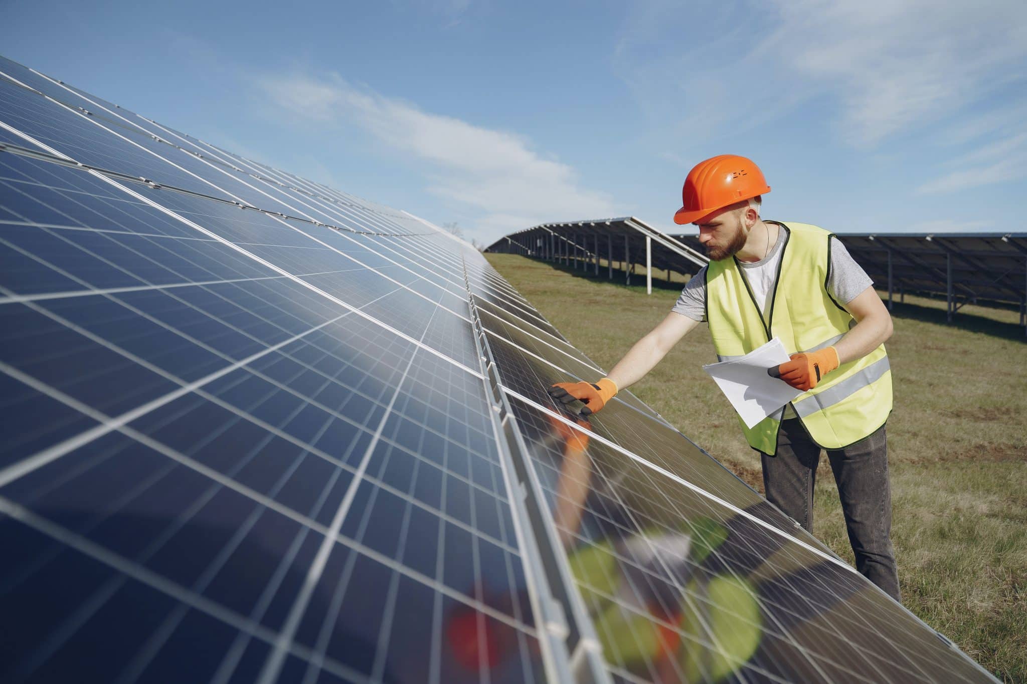 découvrez comment les panneaux solaires transforment l'industrie en offrant une solution énergétique durable et économique. optimisez vos coûts en réduisant votre empreinte carbone grâce à des installations sur mesure adaptées à vos besoins.