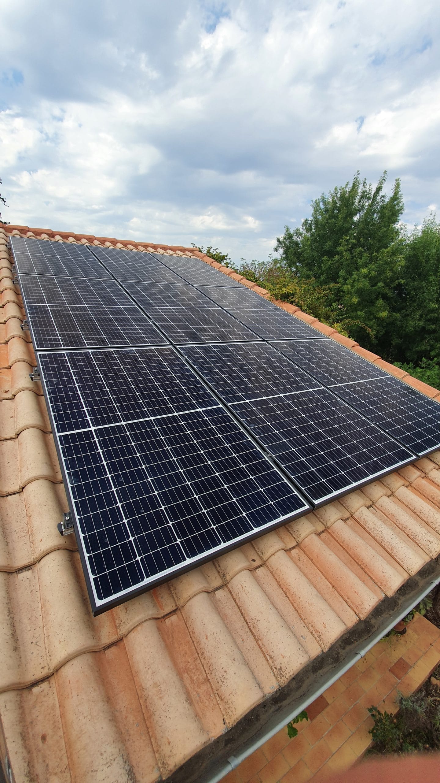 découvrez tout sur les panneaux solaires au mètre carré : performance, avantages et innovations écologiques. maximisez votre investissement énergétique tout en contribuant à la protection de l'environnement.