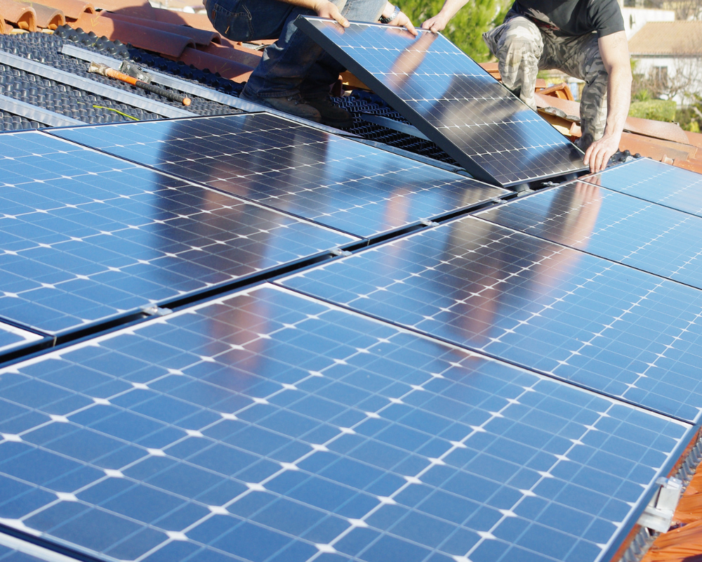 découvrez comment les panneaux solaires peuvent transformer votre maison en une source d'énergie durable et économique. profitez des avantages de l'énergie solaire, réduisez vos factures d'électricité et contribuez à un avenir plus écologique dès aujourd'hui.