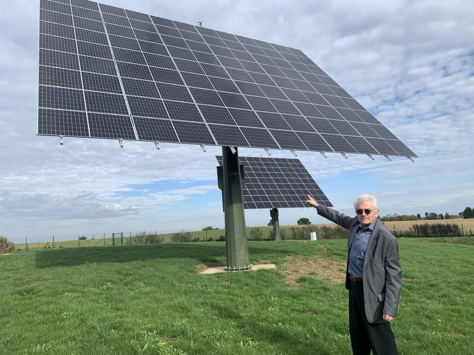 découvrez les panneaux solaires orientables, une innovation qui optimise la capture de l'énergie solaire en s'adaptant à la position du soleil. idéaux pour maximiser votre production d'électricité tout en réduisant votre empreinte carbone, ces panneaux représentent une solution durable pour votre toiture.
