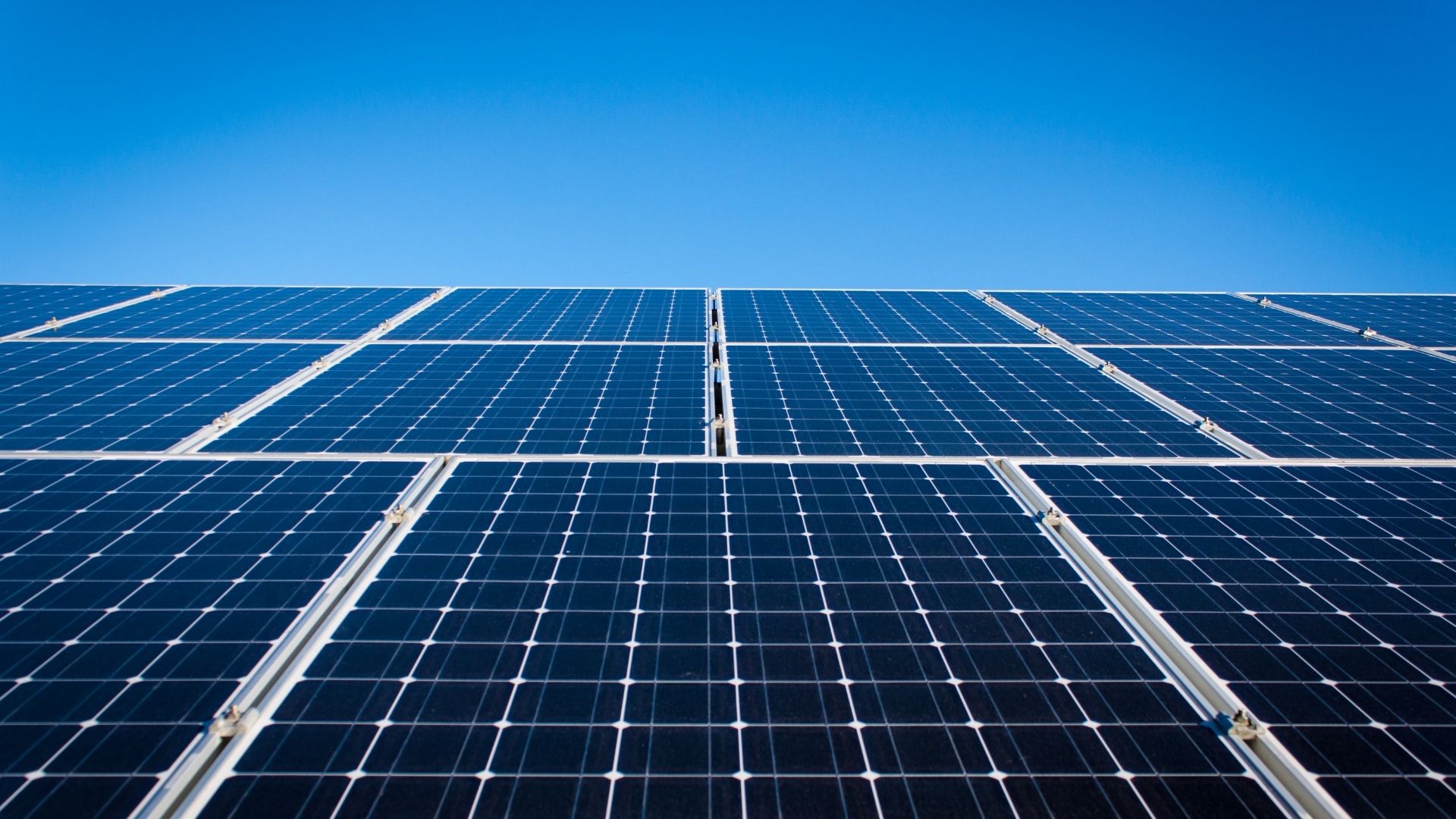 découvrez les avantages des panneaux solaires parallèles pour optimiser la production d'énergie renouvelable. idéaux pour maximiser l'exposition au soleil, ces systèmes innovants garantissent un rendement efficace tout en s'intégrant parfaitement à votre environnement. optez pour une solution durable et économique pour votre futur énergétique.