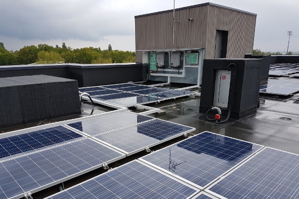 découvrez les avantages des panneaux solaires pour toits plats. optimisez votre espace avec des solutions éco-responsables et économiques pour produire votre propre énergie renouvelable.