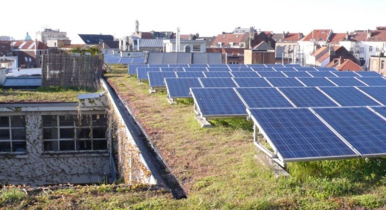 découvrez comment les panneaux solaires sur toiture peuvent transformer votre maison en une source d'énergie renouvelable, réduire vos factures d'électricité et contribuer à un avenir durable. informez-vous sur les avantages, l'installation et les subventions disponibles pour passer à l'énergie solaire.
