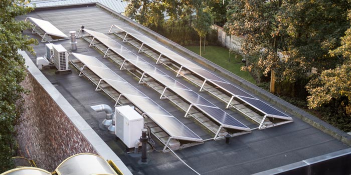 découvrez les avantages des panneaux solaires sur toiture pour réduire vos factures d'électricité et adopter une énergie verte. optimisez votre espace tout en préservant l'environnement avec des solutions solaires performantes et esthétiques.
